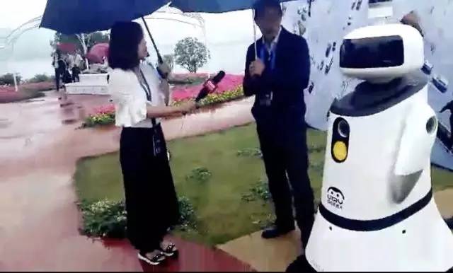 智胜未来 | 下雨啦，收机器人啦，小远怎么还在雨里呀